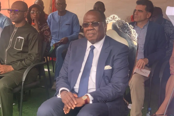 Louncény Fall promet d’électrifier toute la Guinée s’il est élu président en 2024