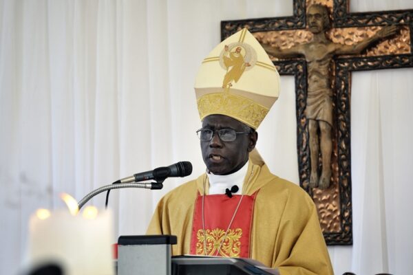 Le cardinal Robert Sarah dénonce des ‘’décisions maladroites, graves et injustes’’ du colonel Doumbouya